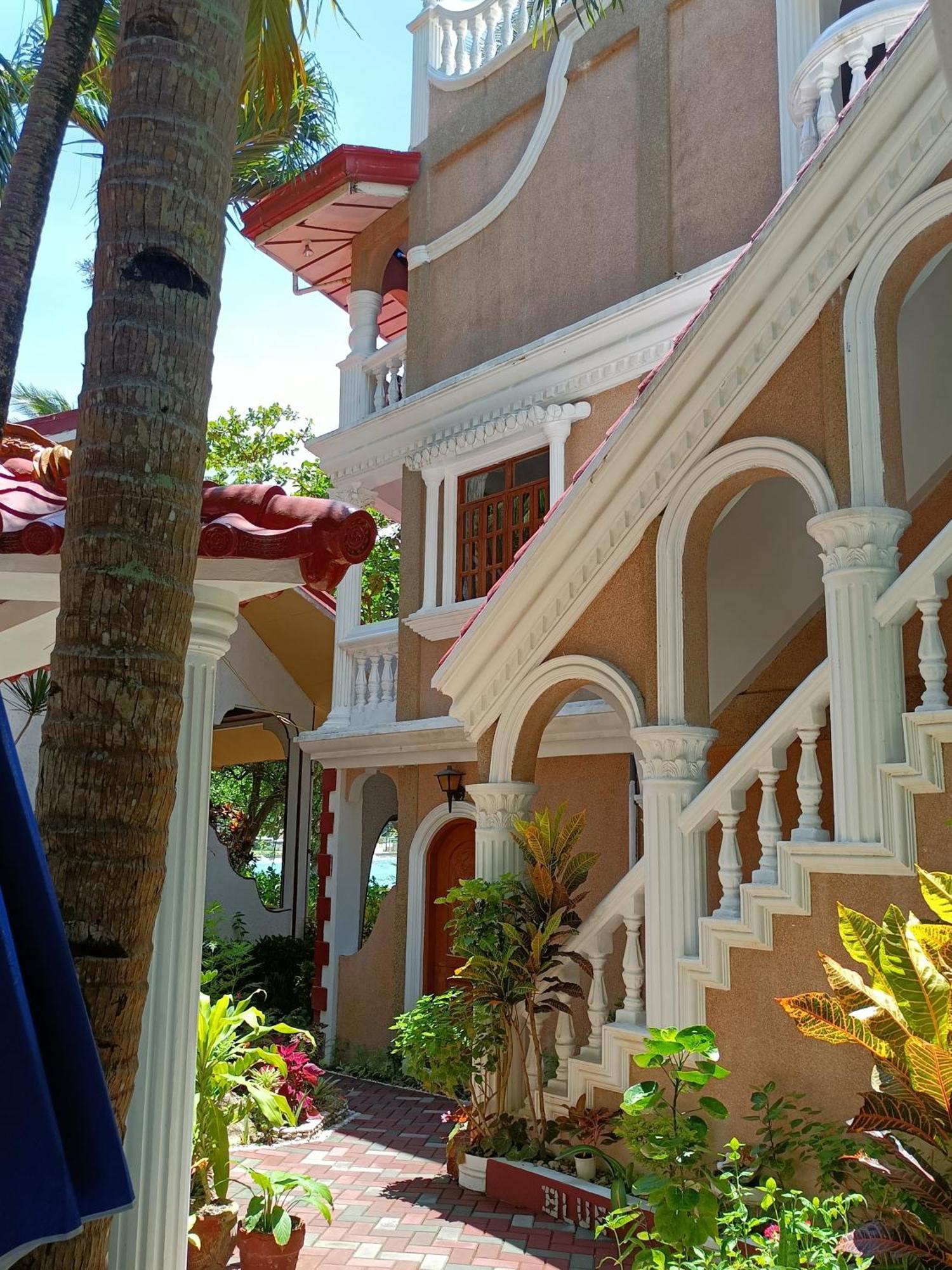 Blue Crystal Beach Resort Пуерто-Галера Екстер'єр фото